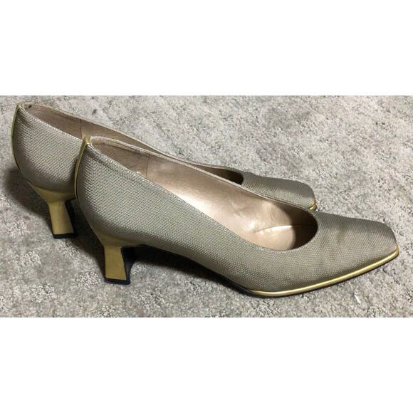 Stuart Weitzman Gold Tan Fabric Low Block Heel Pump Leather Sole Made In Spain 8 - Picture 1 of 6
